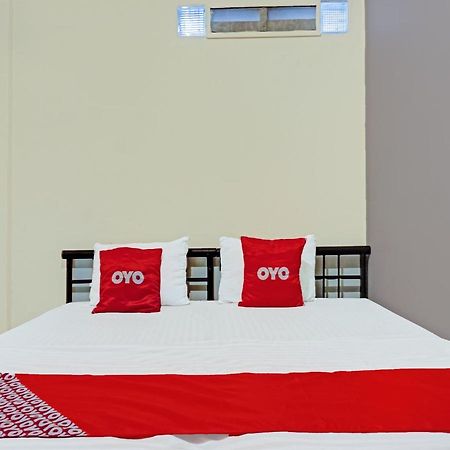 Отель Oyo 91658 Luci'S House Джакарта Экстерьер фото