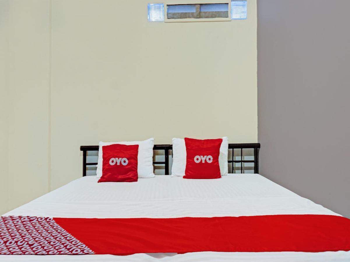 Отель Oyo 91658 Luci'S House Джакарта Экстерьер фото