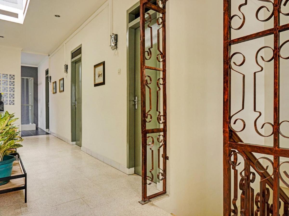 Отель Oyo 91658 Luci'S House Джакарта Экстерьер фото