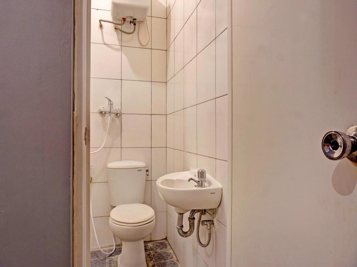 Отель Oyo 91658 Luci'S House Джакарта Экстерьер фото