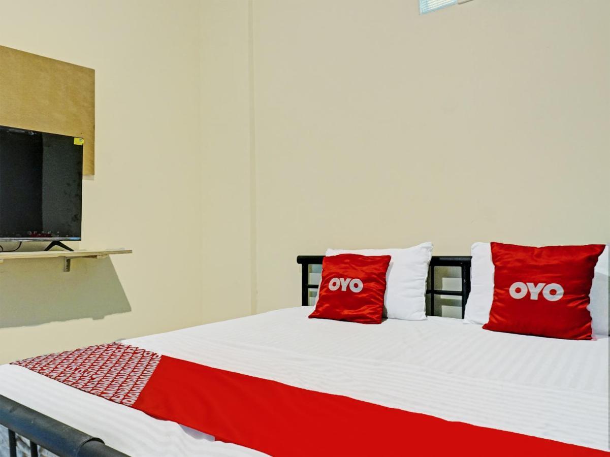 Отель Oyo 91658 Luci'S House Джакарта Экстерьер фото