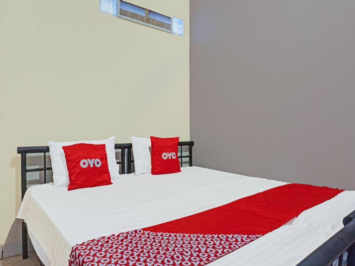 Отель Oyo 91658 Luci'S House Джакарта Экстерьер фото